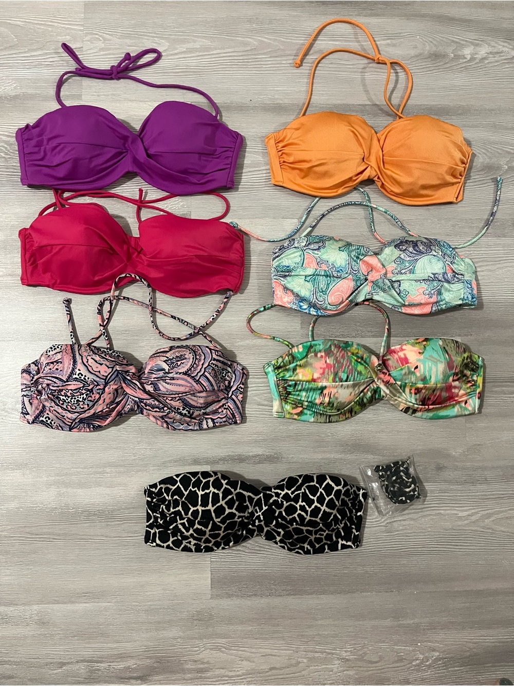 NWOT & EUC Victorias Secret Knockout Twist front Bandeau Bikini Tops size 34C